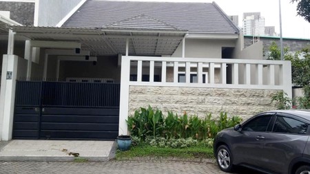 Rumah di Vila Valensia Pakuwon Indah Surabaya Barat, Baru, Bagus, Siap Huni !!!