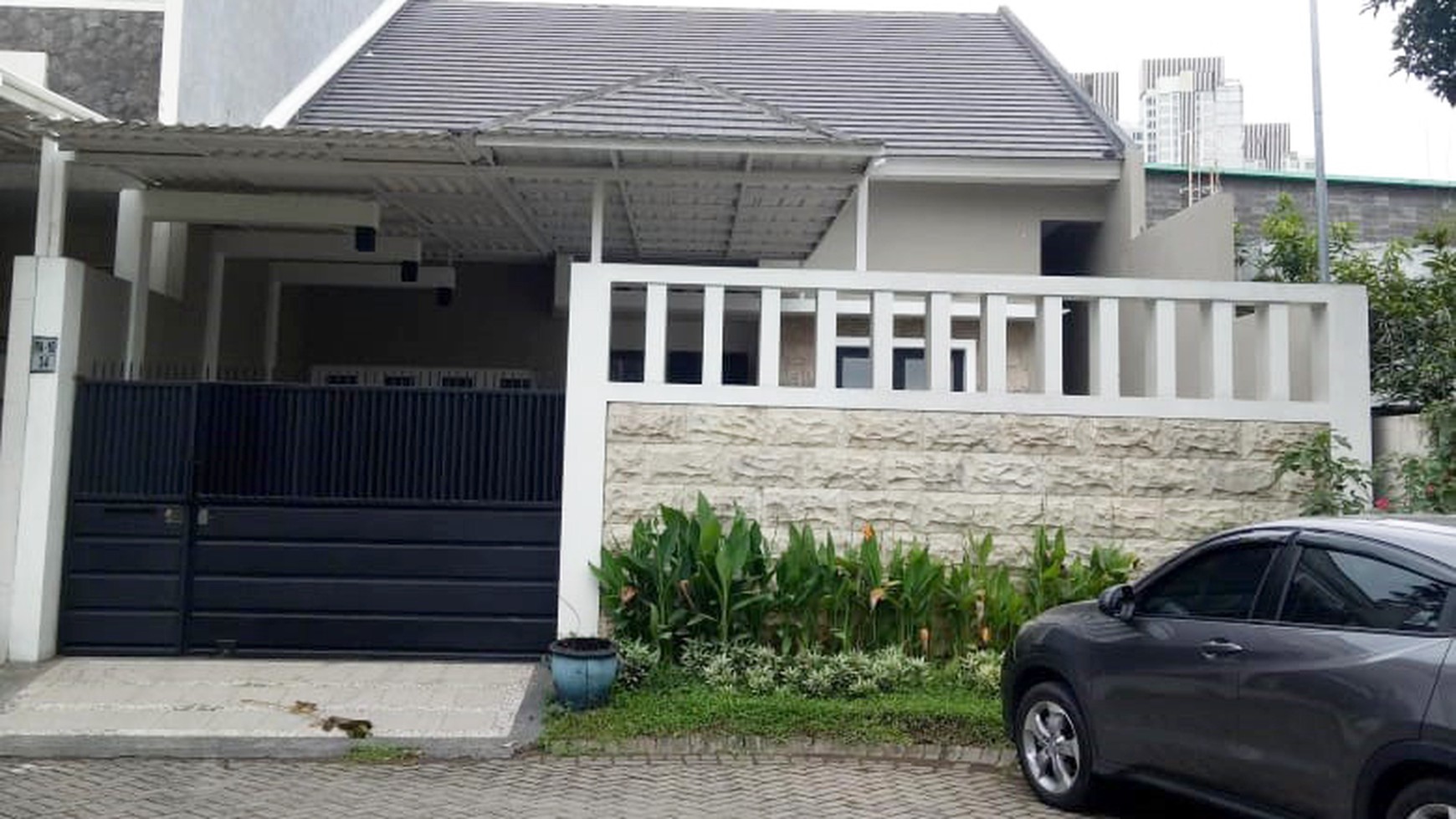 Rumah di Vila Valensia Pakuwon Indah Surabaya Barat, Baru, Bagus, Siap Huni !!!