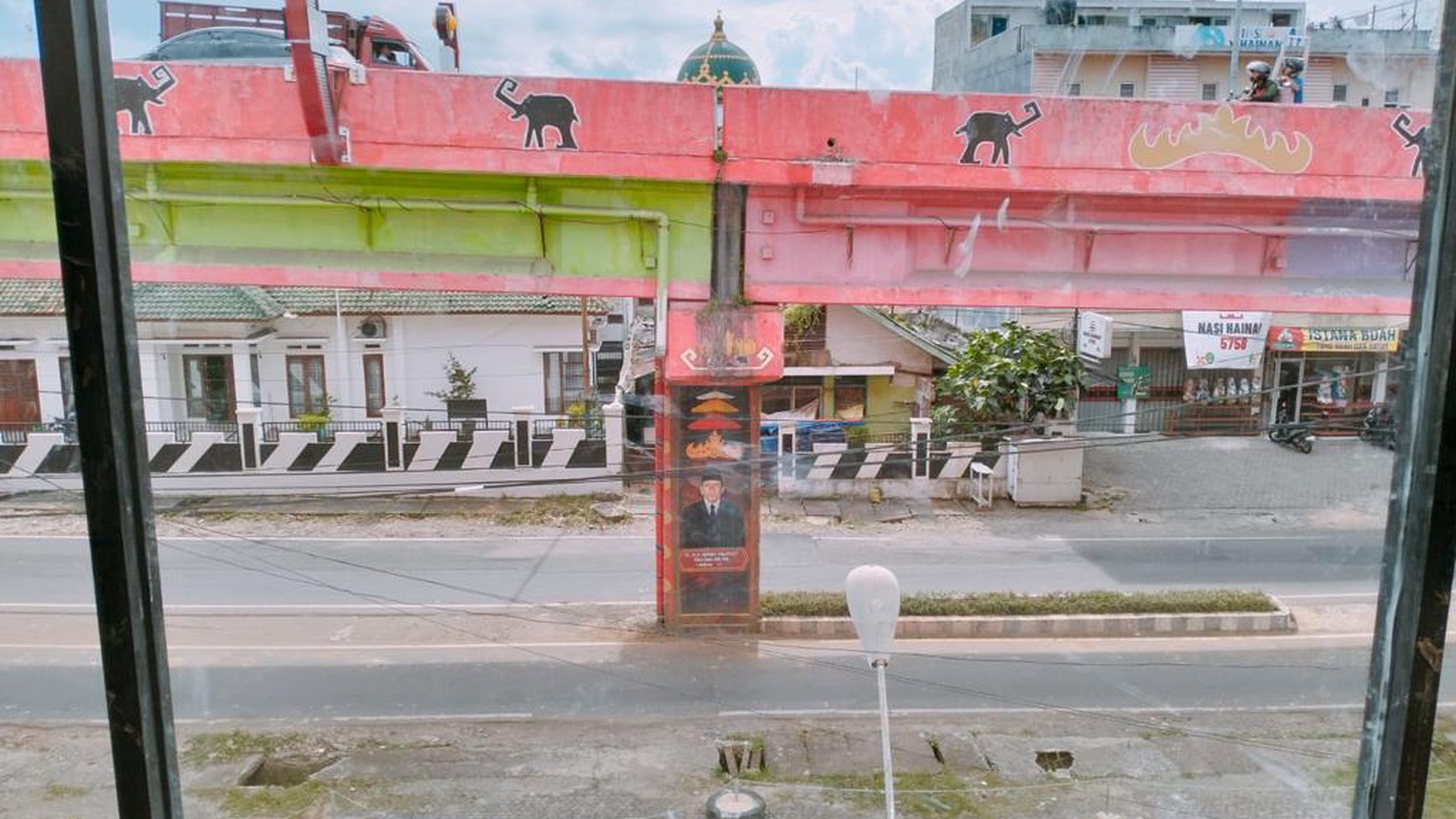 Bangunan swalayan 3 lantai dijalan Gajah Mada Tanjung Karang Timur Bandarlampung