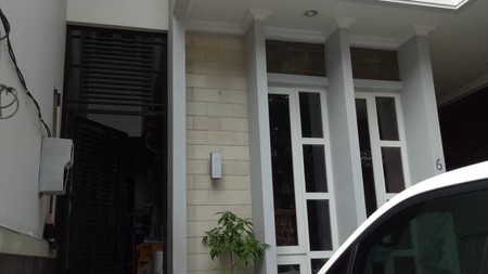 Rumah Besar 3 Lantai di Kelapa Gading Jakarta Utara