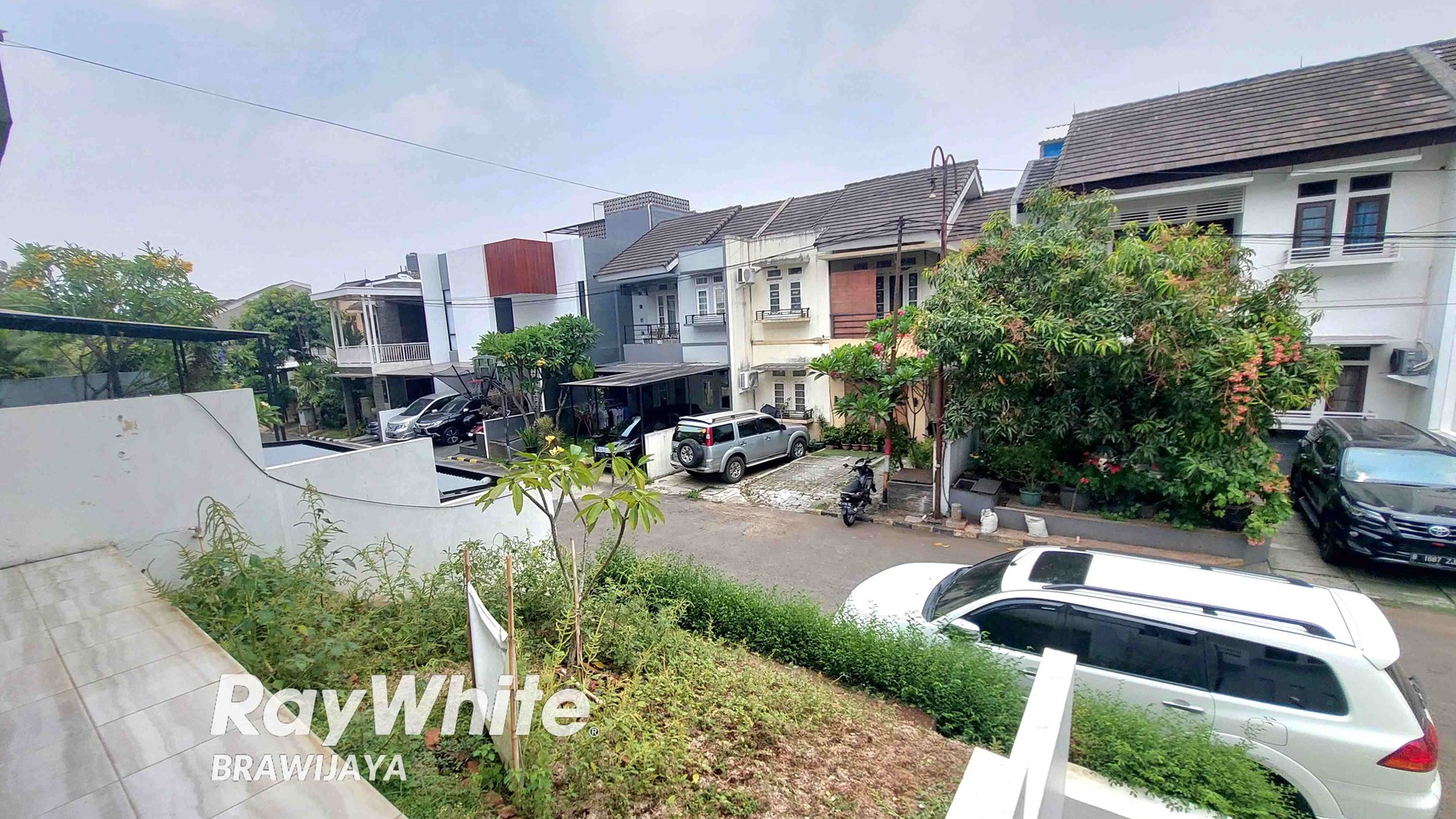 TOWNHOUSE DI PANORAMA BUKIT CINERE, LAYAK HUNI, DEKAT AKSES TOL DESARI