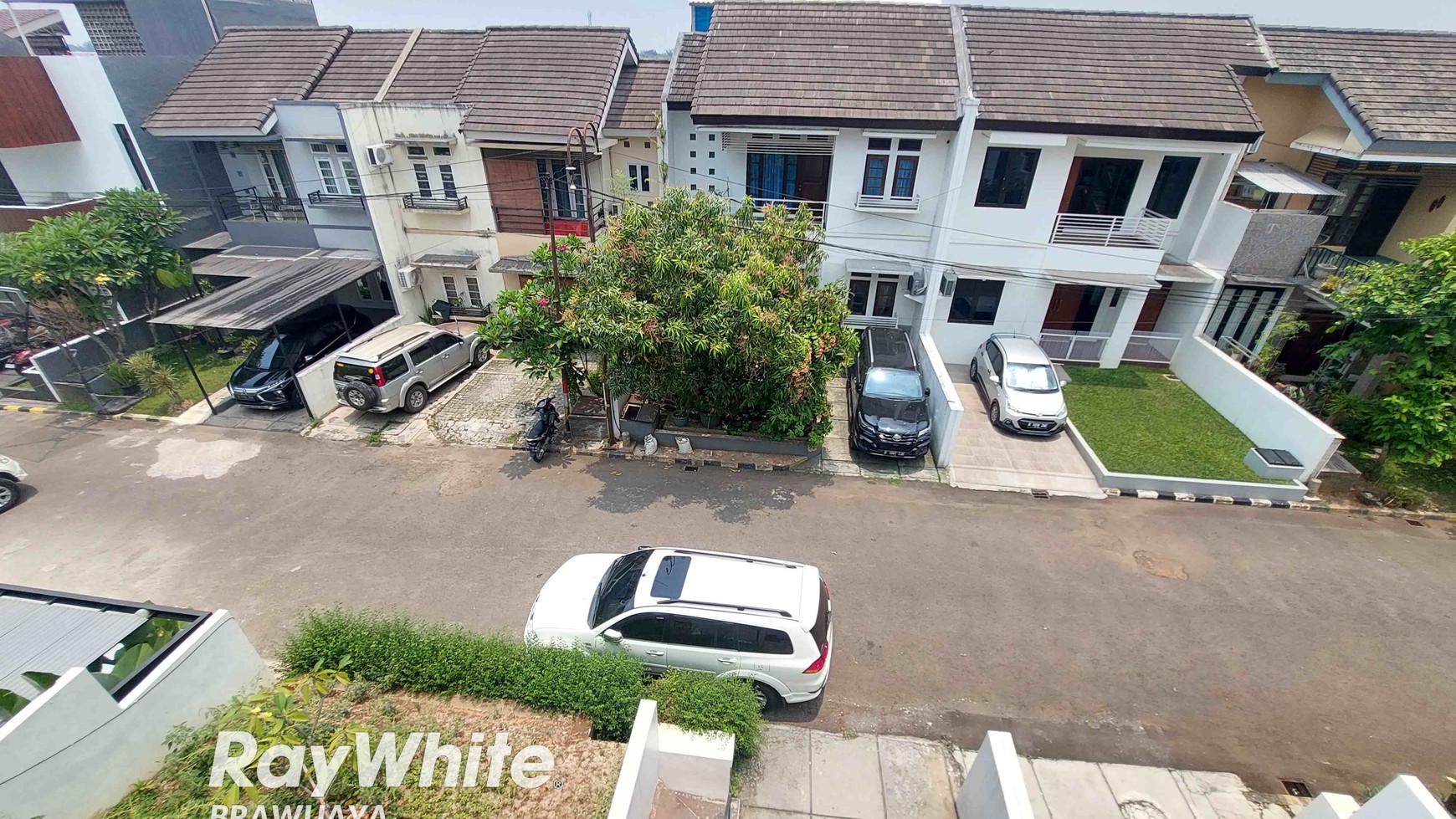 TOWNHOUSE DI PANORAMA BUKIT CINERE, LAYAK HUNI, DEKAT AKSES TOL DESARI