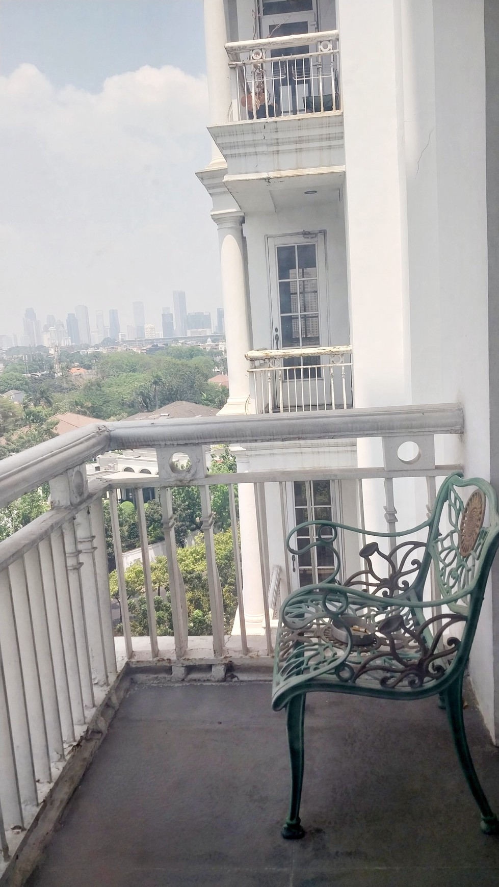 Comfortable Fully Furnished Apartment in South Jakarta