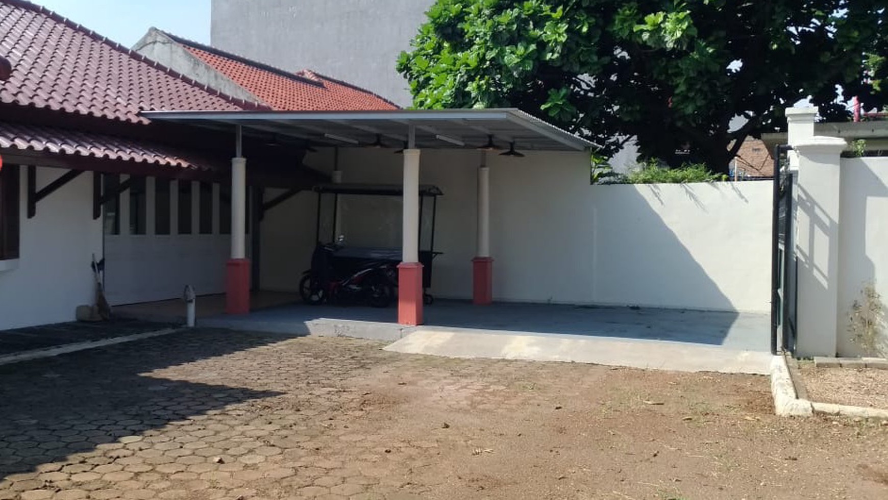 Rumah satu lantai Jalan Haji Naman Pondok Kelapa, jakarta timur