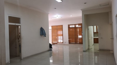 Disewakan rumah Ex Klinik Jalan Tebet Dalam Raya