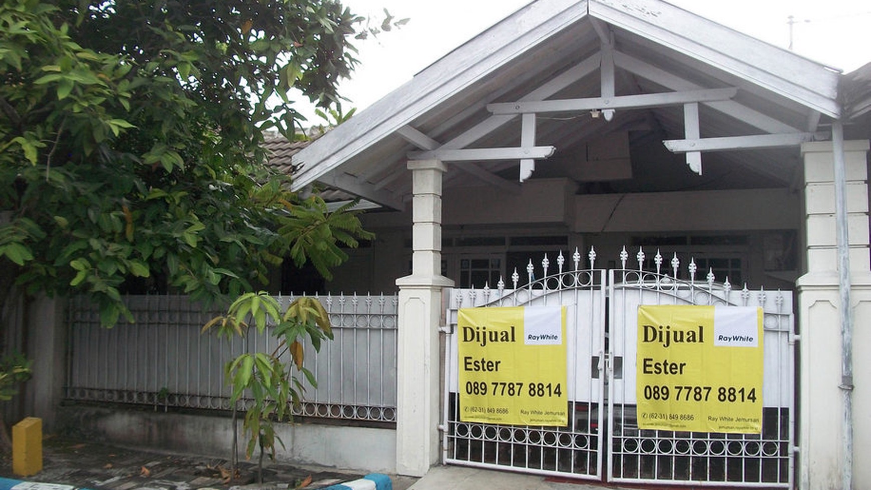 Rumah di Baruk Barat, Dekat Jl. Dr. Ir. Soekarno (MERR), Hadap Selatan - EA -