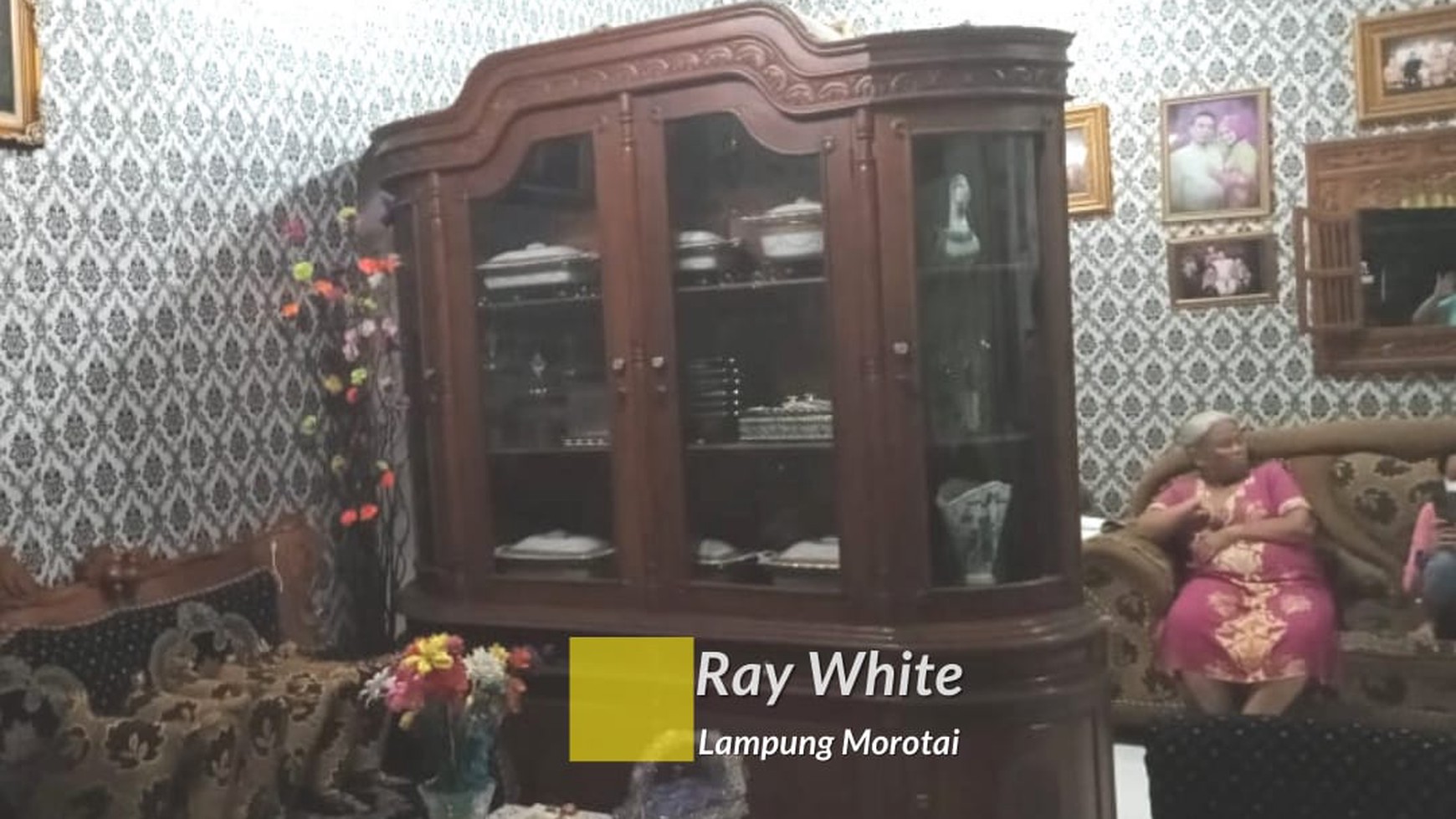 Dijual Rumah dengan Pekarangan Luas Siap Huni 