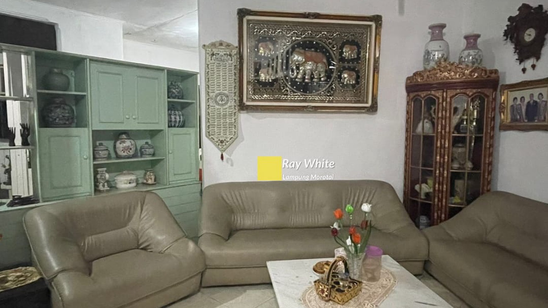 Dijual Rumah dengan Pekarangan Luas Siap Huni 