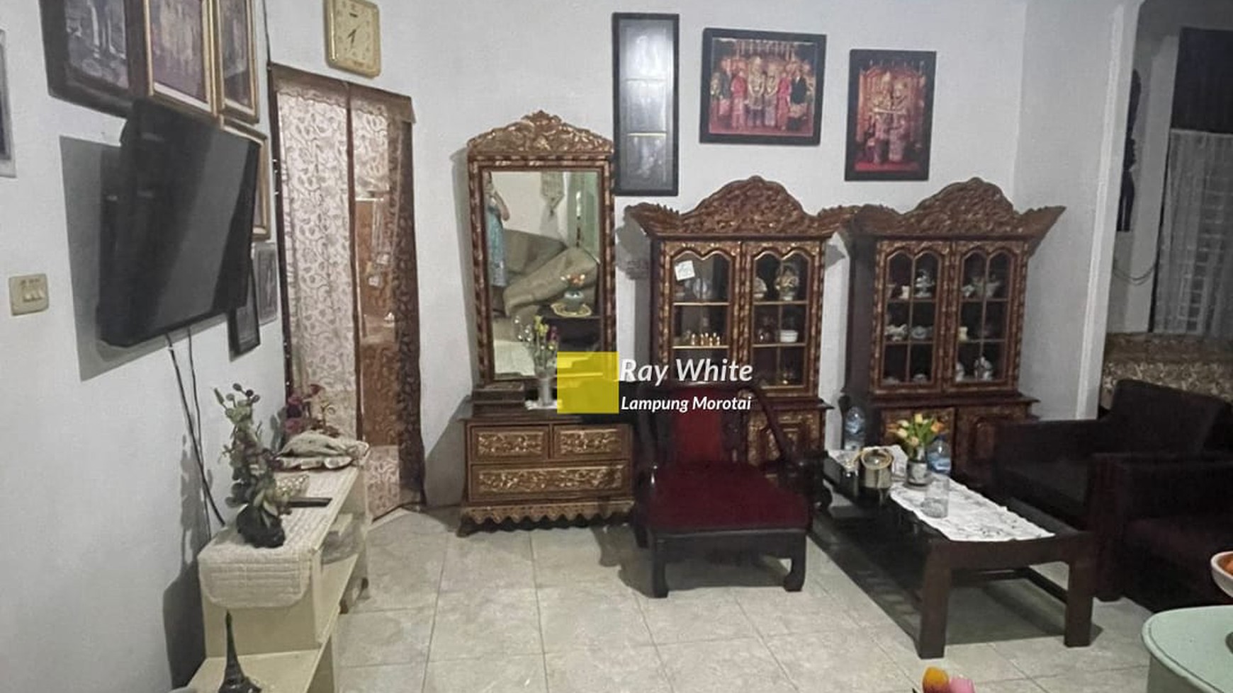 Dijual Rumah dengan Pekarangan Luas Siap Huni 