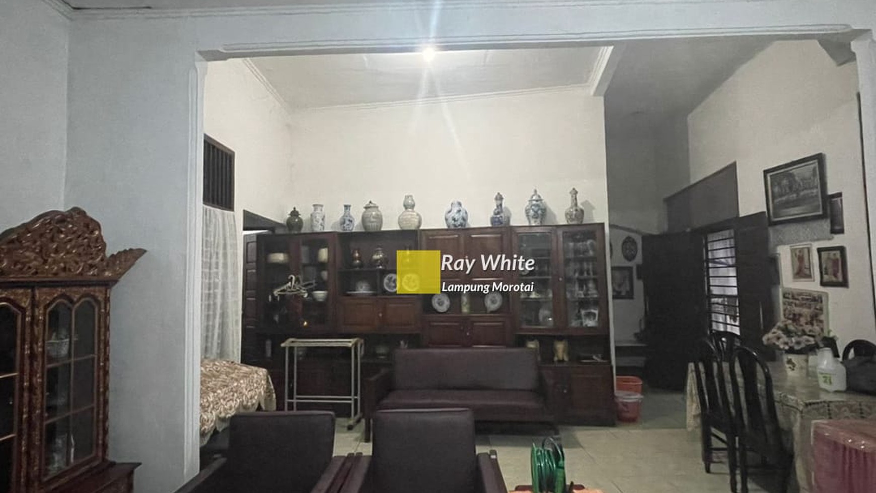 Dijual Rumah dengan Pekarangan Luas Siap Huni 