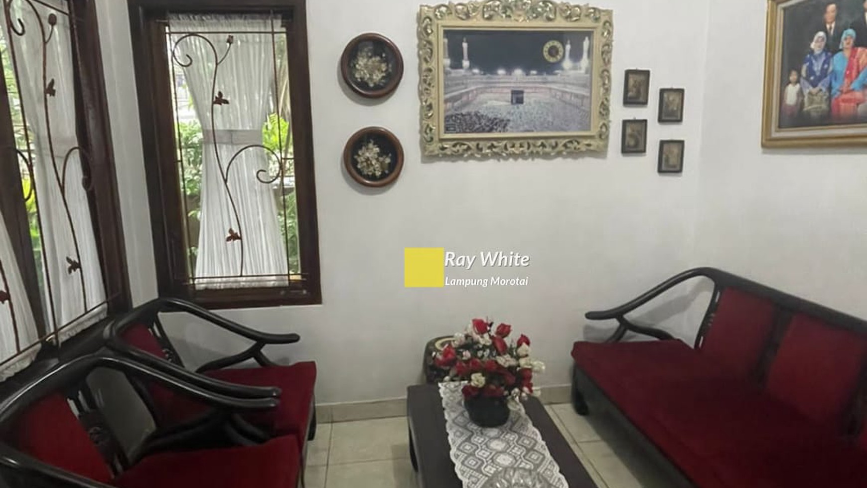 Dijual Rumah dengan Pekarangan Luas Siap Huni 