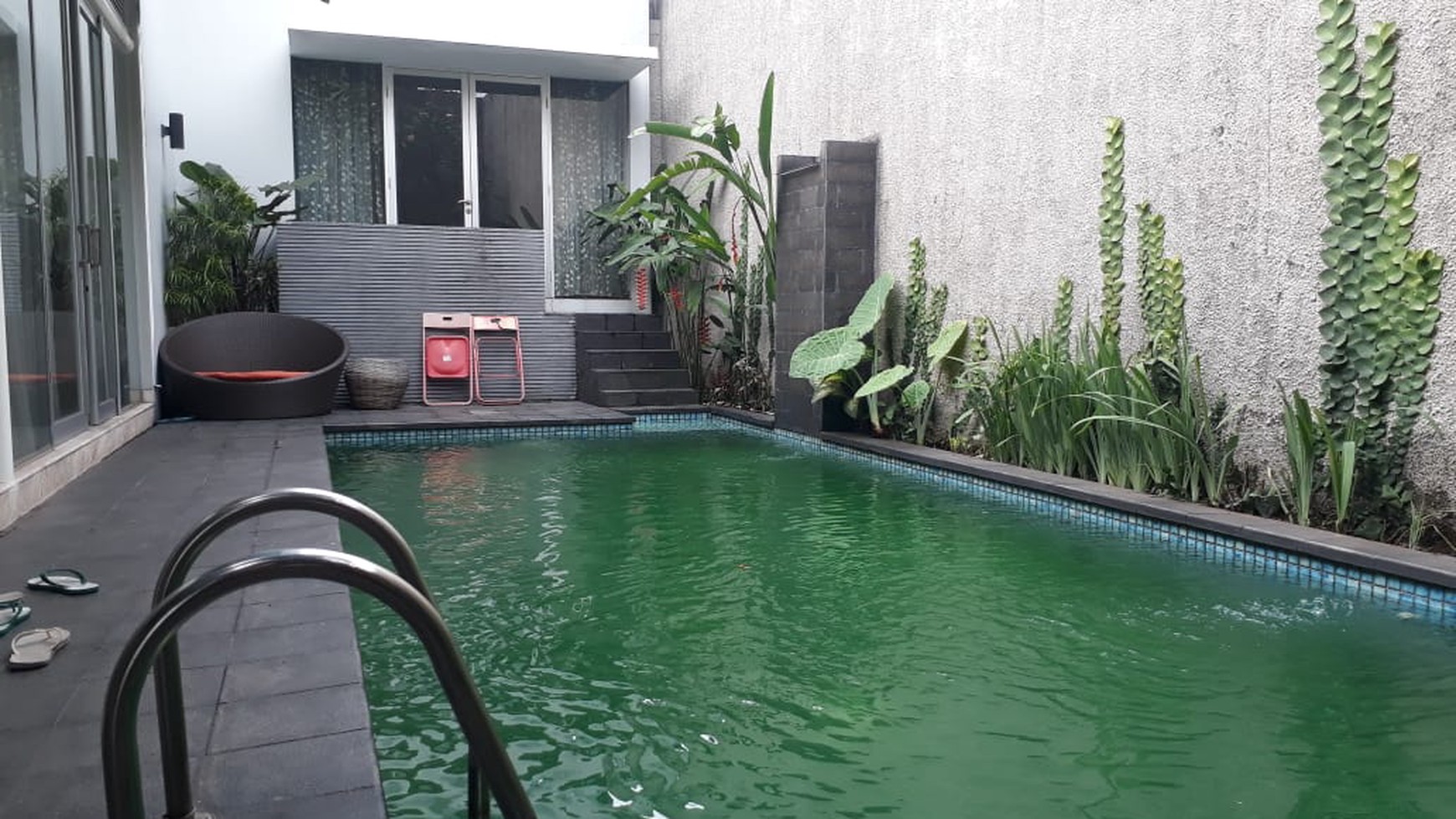 Townhouse walking distance to French school of jakarta location cipete semifurnish 