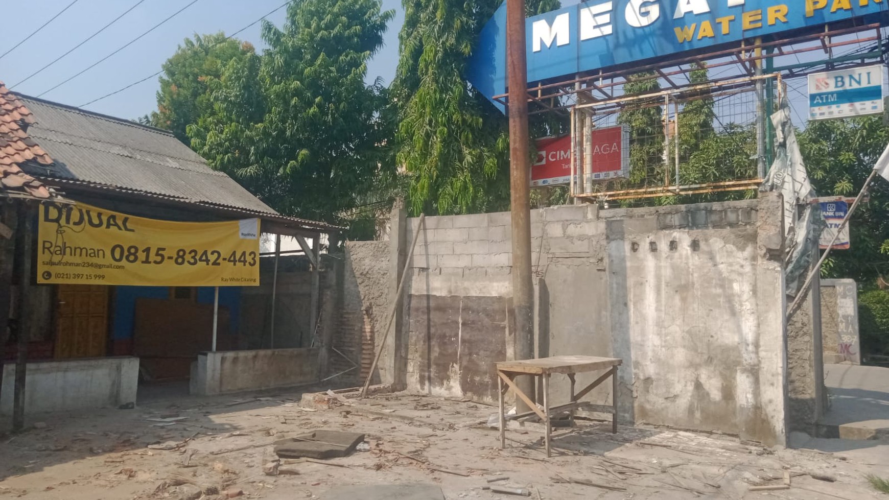 Tanah & Rumah Lokasi Stategis dekat Pinggir jalan di daerah Megati Water Park Cikarang