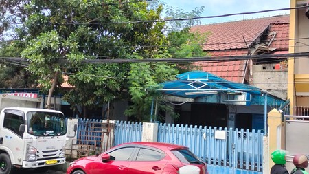 Rumah besar dipinggir jln raya dwi warna 2 bs juga difungsikan utk tempat usaha.