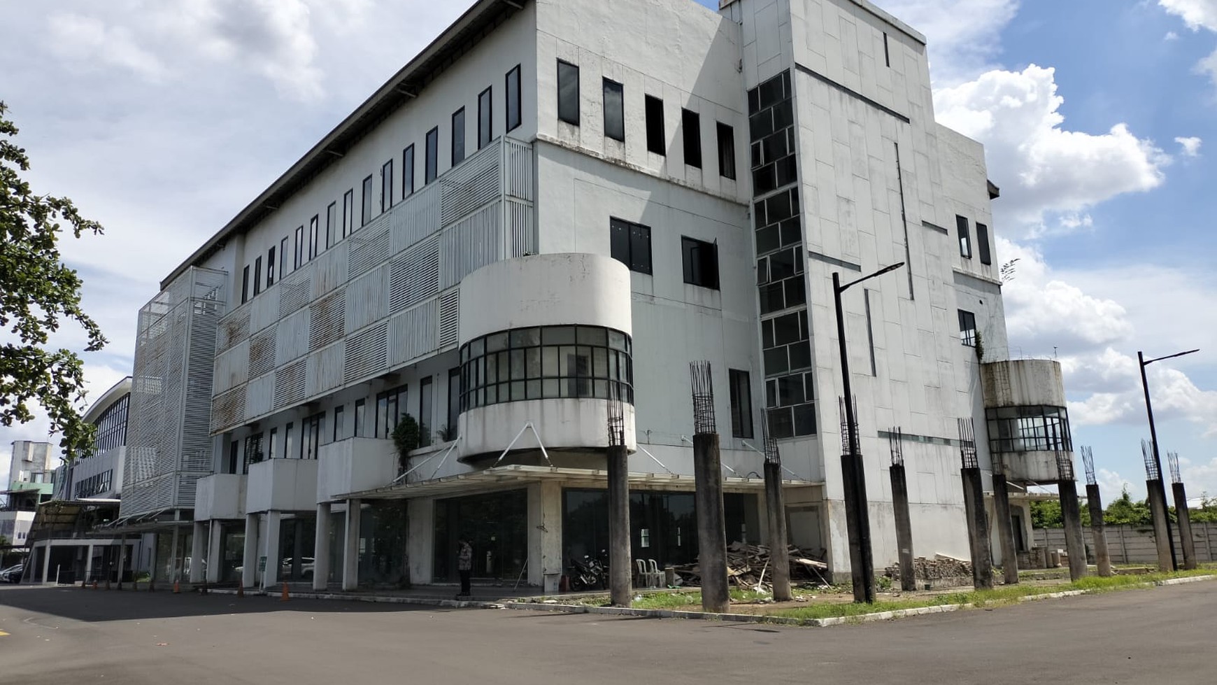 GEDUNG didalam komplek BIZPARK ALLFRESH ANENUE,PULOMAS;DISEWAKAN untuk berbagai bisnis.Lokasi sgt strategis.