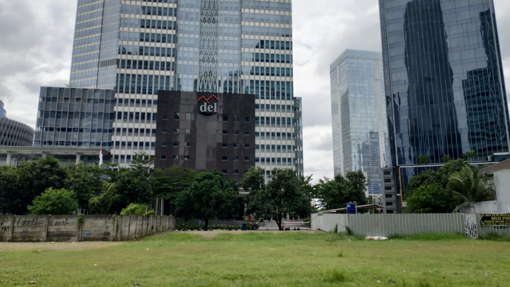 Kavling Commercial MEGA KUNINGAN,Jarang ada,sangat strategis,terletak di pusat bisnis jakarta.