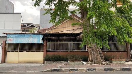 Rumah 1.5 lantai pd jln besar di Tomang. Sgt dekat Pusat Bisnis & Mall