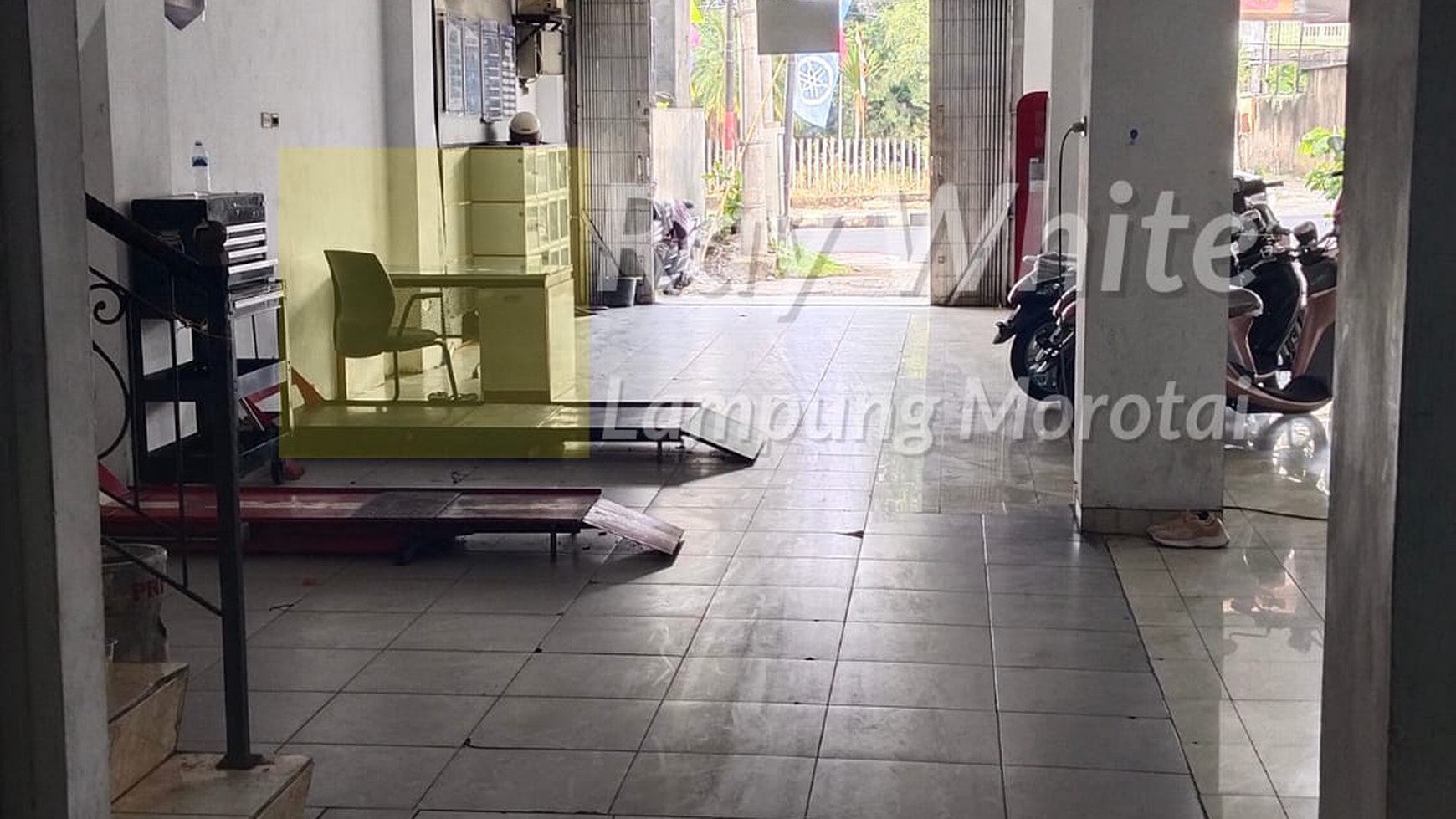 Tanah Bangunan Eks Showroom Motor di Pusat Kota