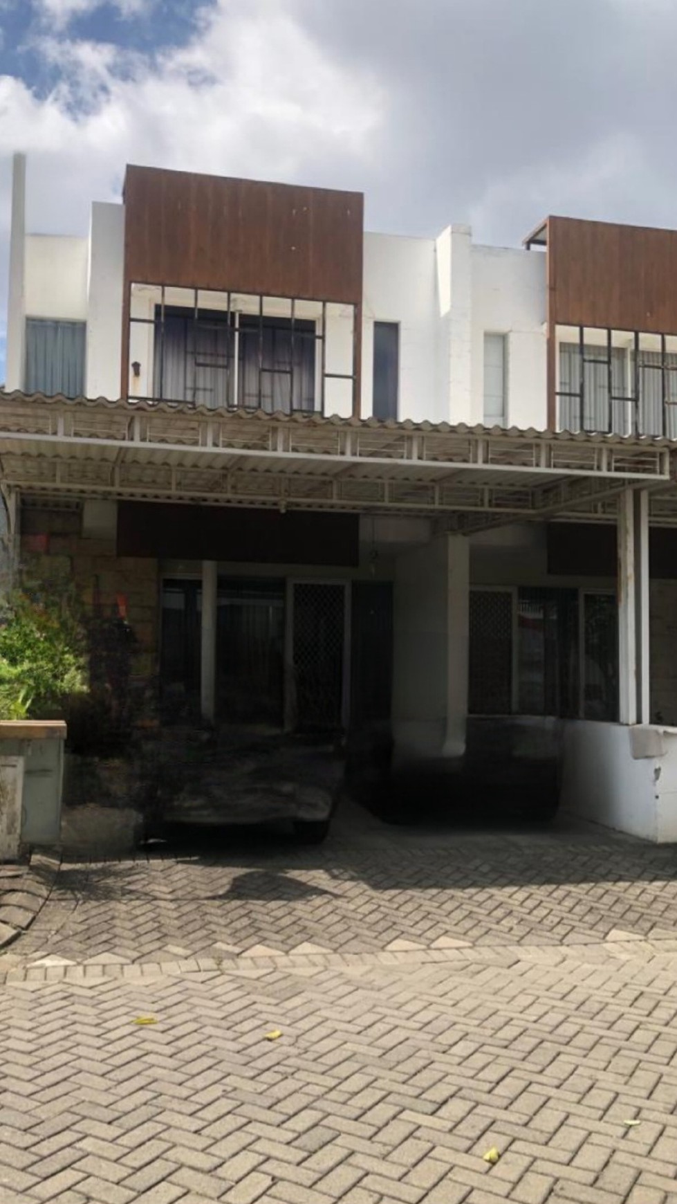 Rumah Royal Residence Wiyung Surabaya SPESIAL 3+1 Kamar Tidur , Carport 2 Mobil
