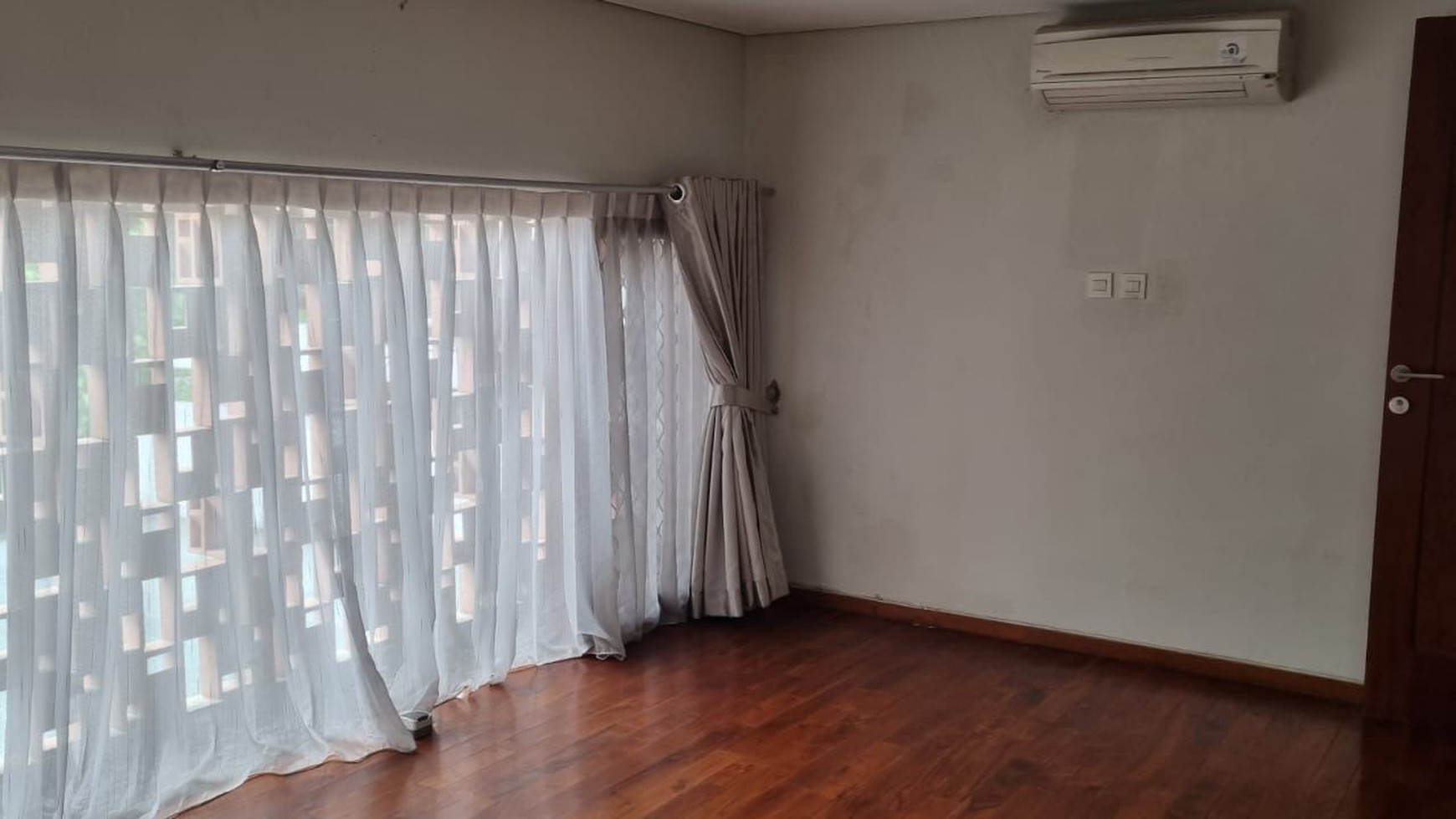 Rumah Mewah Siap Huni, Hunian Nyaman dengan Lingkungan Asri @Puri Flamboyan, Rempoa