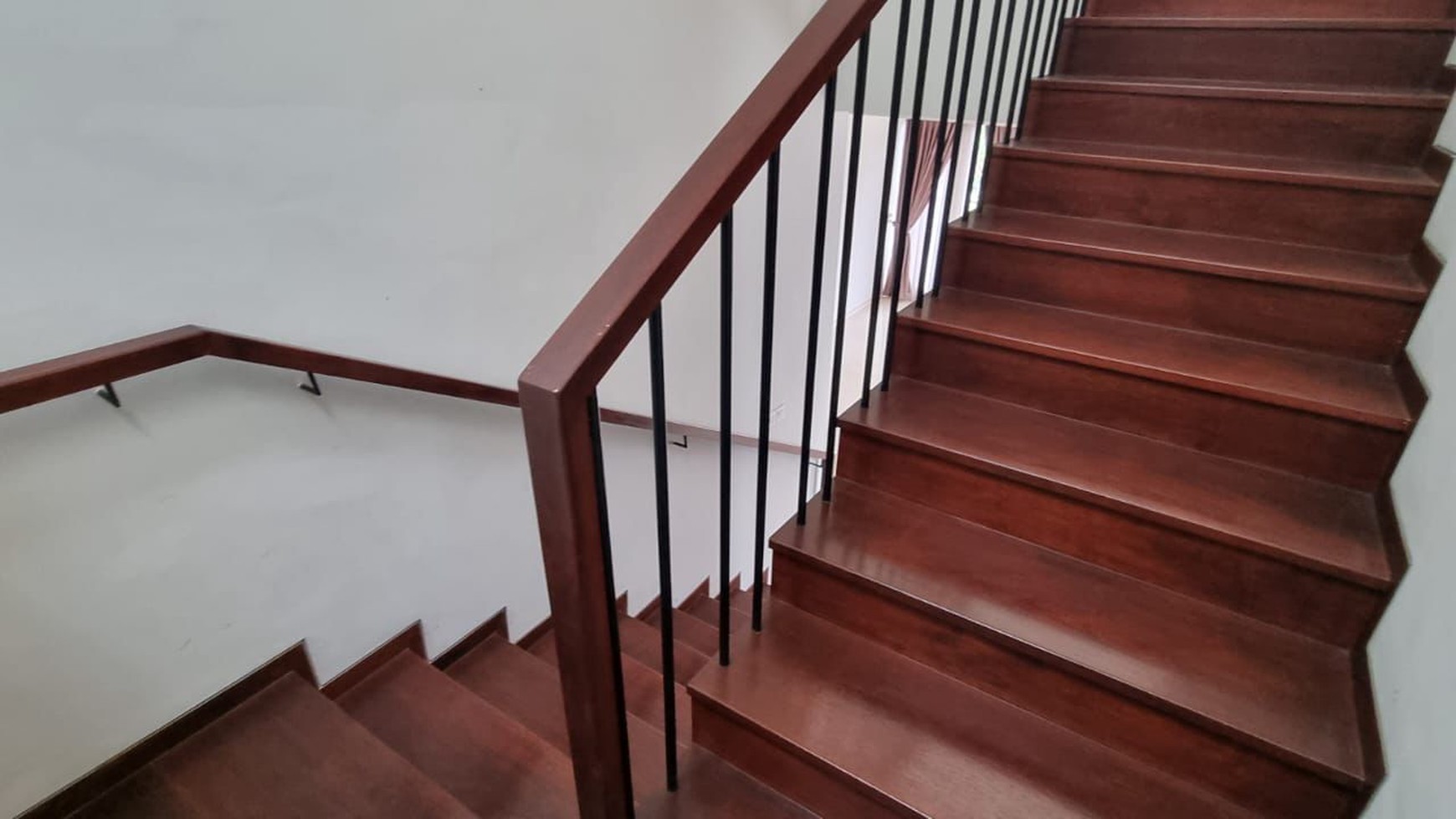 Rumah Mewah Siap Huni, Hunian Nyaman dengan Lingkungan Asri @Puri Flamboyan, Rempoa