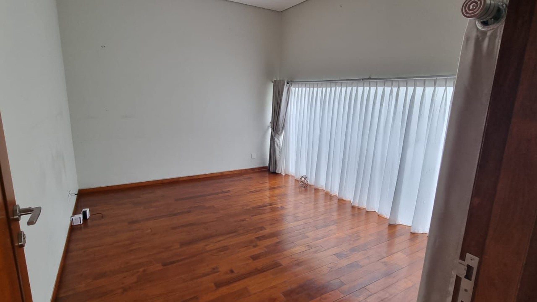 Rumah Mewah Siap Huni, Hunian Nyaman dengan Lingkungan Asri @Puri Flamboyan, Rempoa