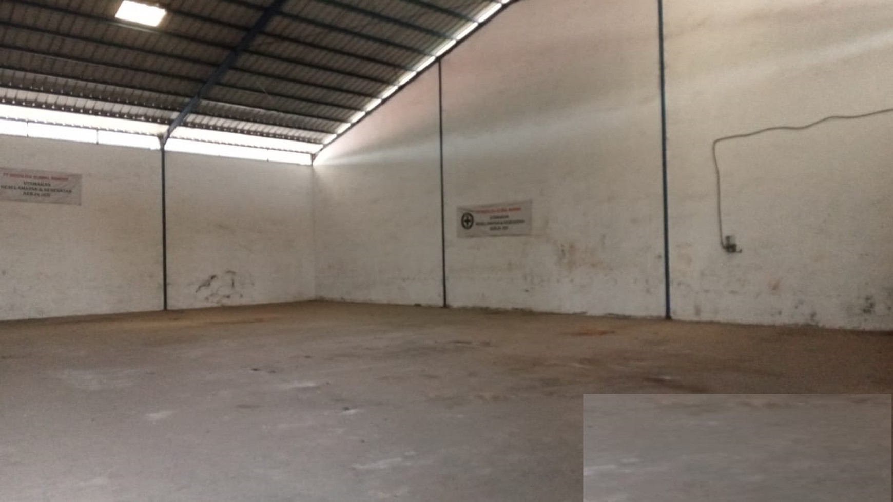 Disewa Gudang di kawasan Ds Kemuning Legok, Tangerang dengan Harga Menarik