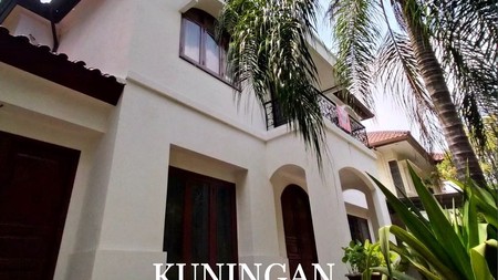 Rumah Modern Classic Lokasi Prime Area Kuningan