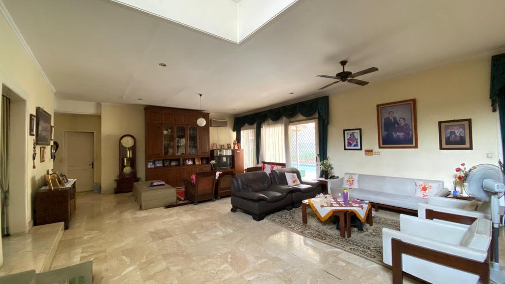 Rumah Mewah Dengan Kolam Renang di Lebak Bulus Harga Terbaik