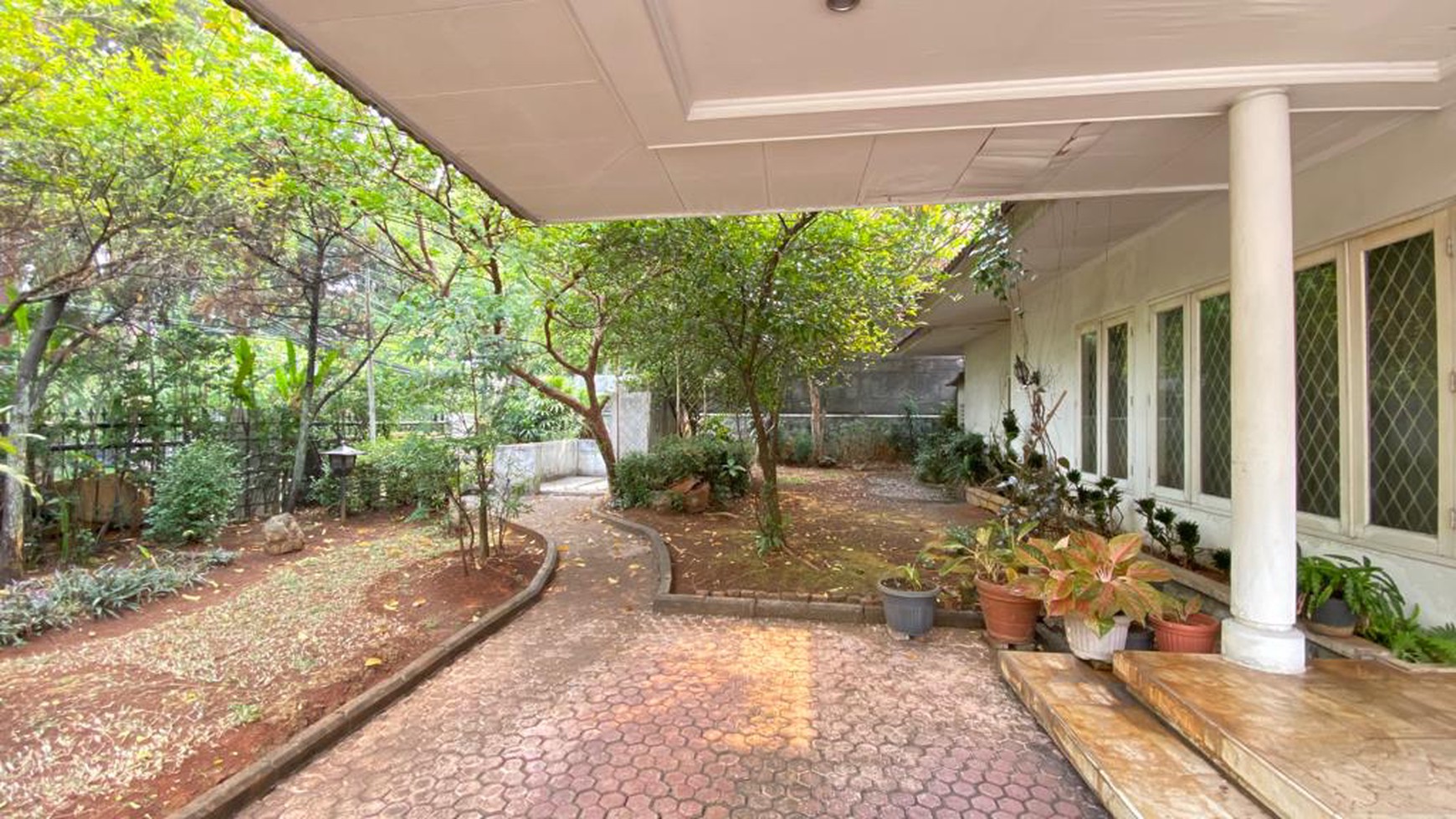 Rumah Mewah Dengan Kolam Renang di Lebak Bulus Harga Terbaik