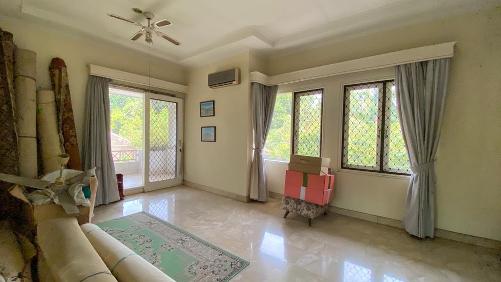 Rumah Mewah Dengan Kolam Renang di Lebak Bulus Harga Terbaik