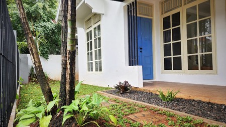 Rumah Klasik 2 Lantai Strategis dekat Lotte Mall di Bintaro Sektor 6