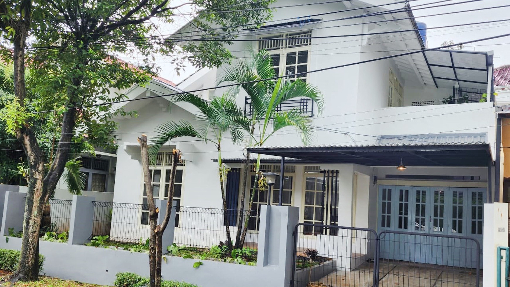 Rumah Klasik 2 Lantai Strategis dekat Lotte Mall di Bintaro Sektor 6