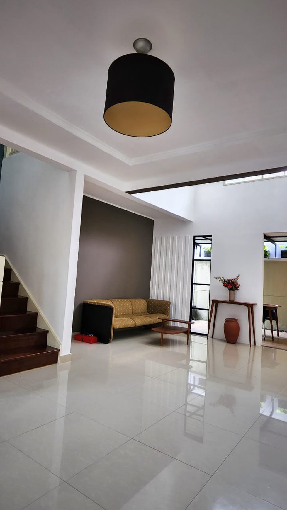Rumah Klasik 2 Lantai Strategis dekat Lotte Mall di Bintaro Sektor 6