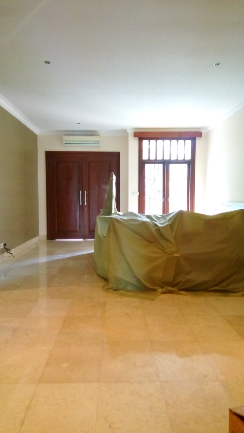 Comfortable and beautiful house In area Menteng for expatriat and others "The price can be negotiable"