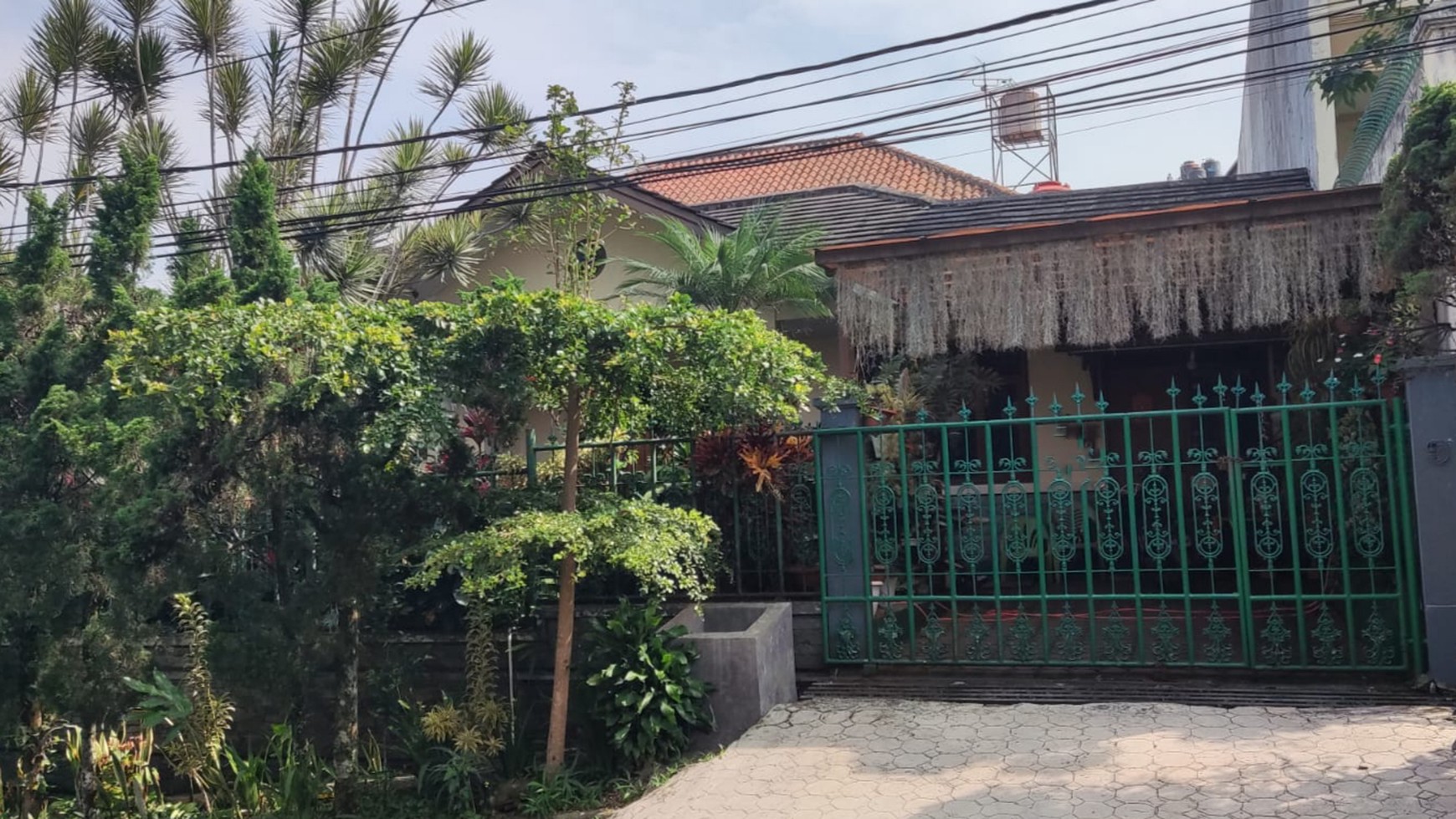 HOT DEAL! TERJANGKAU DAN JARANG ADA! Rumah Hoek Nyaman 1 Lantai di Komplek Geger Kalong, Bandung!