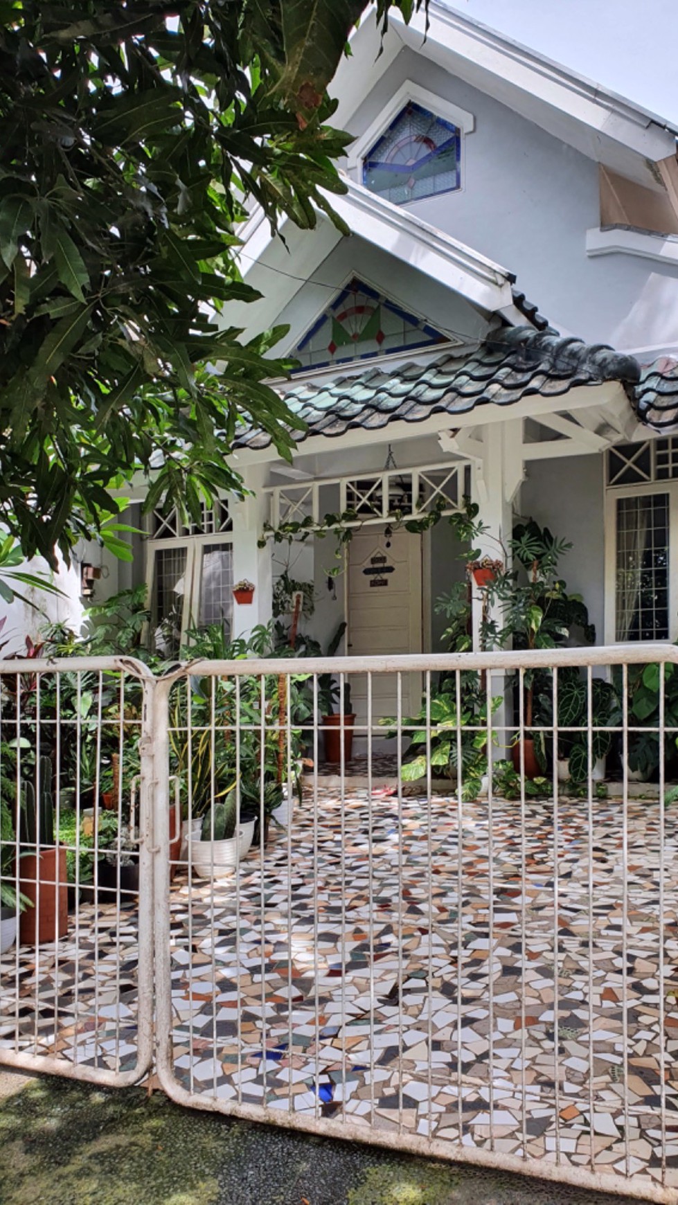 Rumah minimalis, cantik siap huni di Bintaro 