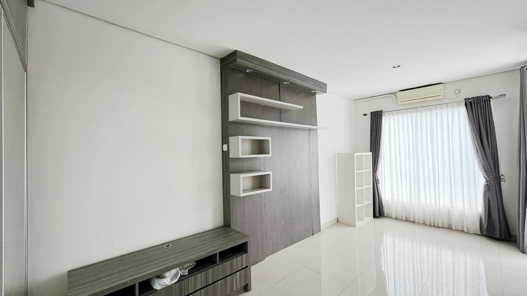 Rumah Bagus Di Emerald Town House Bintaro Jaya Sektor 9