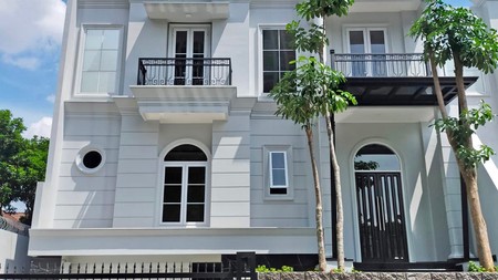 Brand New Modern Classic House At Brawijaya