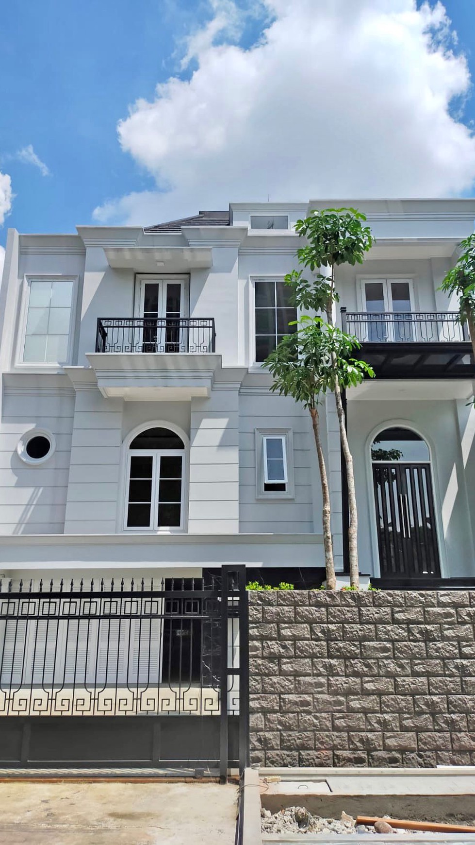 Brand New Modern Classic House At Brawijaya