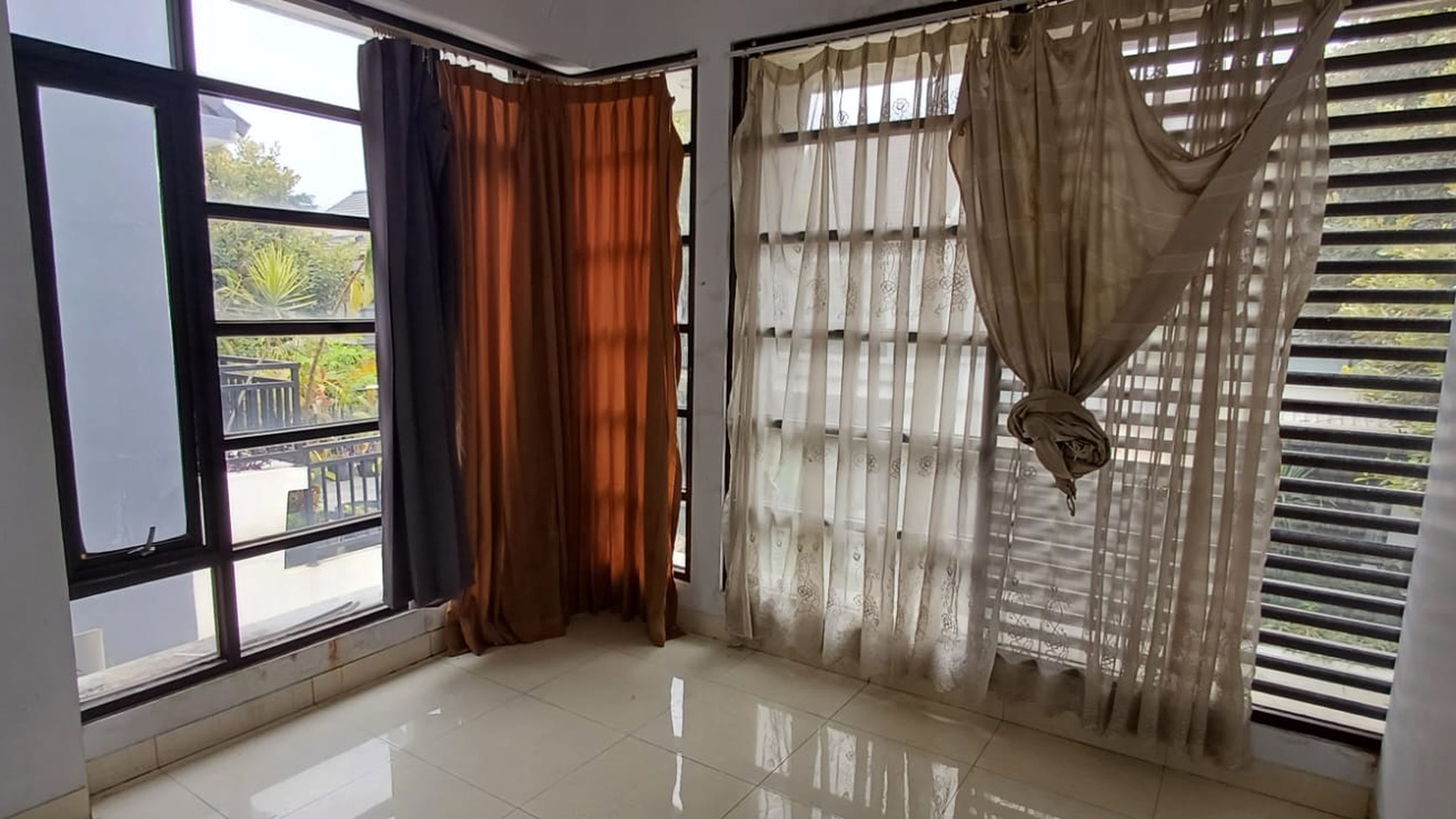 Rumah Siap Huni, Hunian Nyaman dengan Lingkungan Asri @Emerald Residence, Bintaro