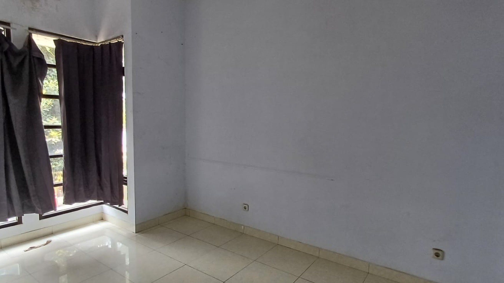 Rumah Siap Huni, Hunian Nyaman dengan Lingkungan Asri @Emerald Residence, Bintaro