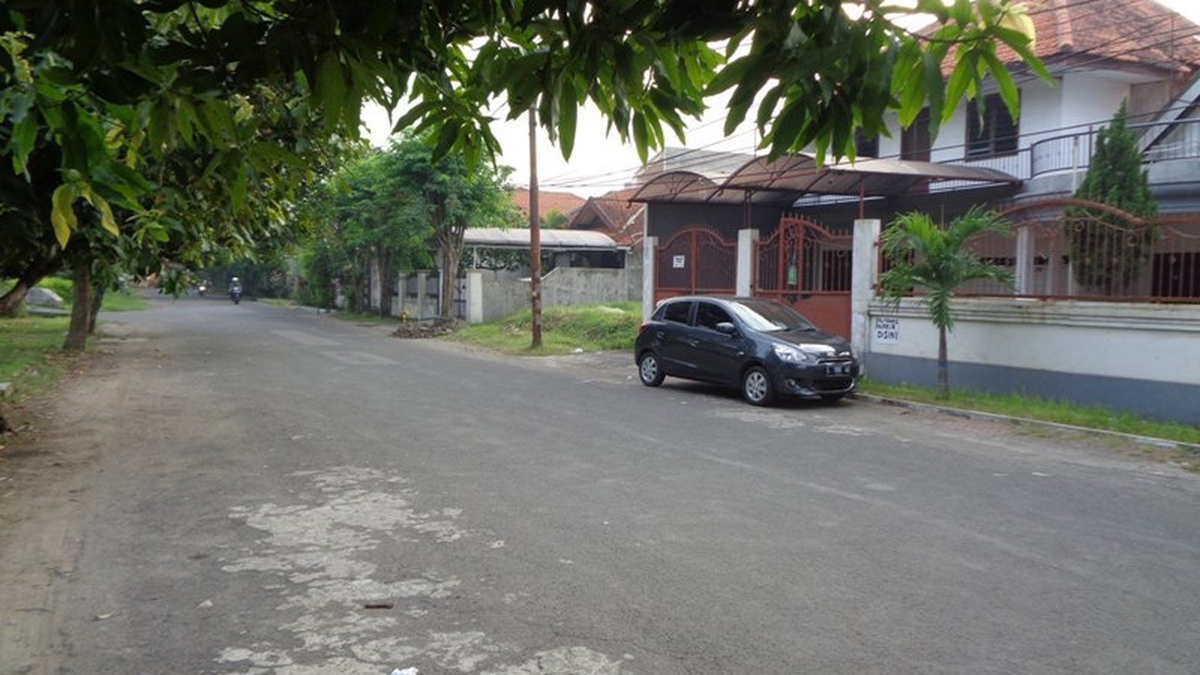 Dijual Rumah + Usaha Kos di Ketintang Madya - Gayungan - Surabaya Selatan - Row Jalan LUAS