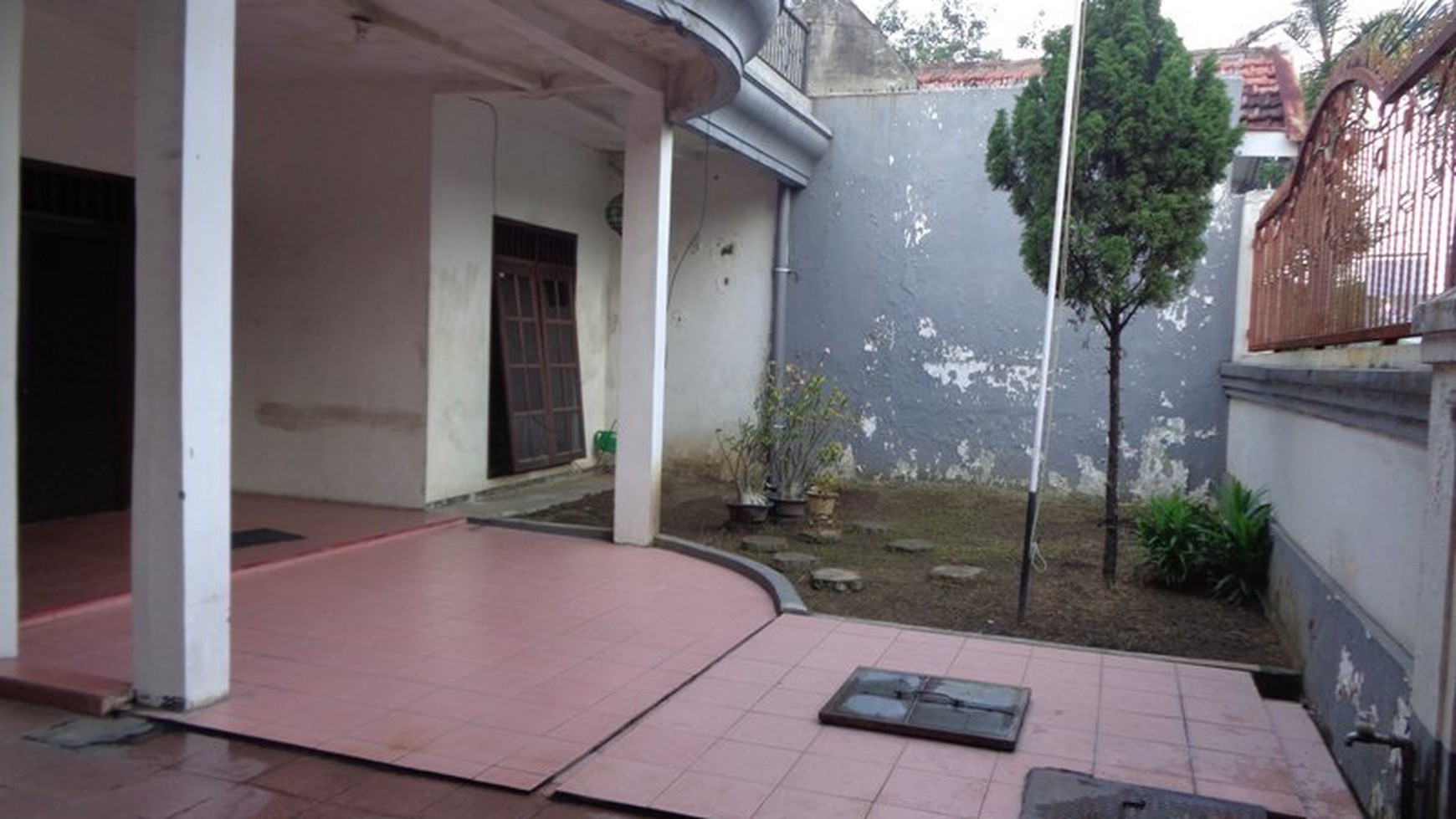 Dijual Rumah + Usaha Kos di Ketintang Madya - Gayungan - Surabaya Selatan - Row Jalan LUAS