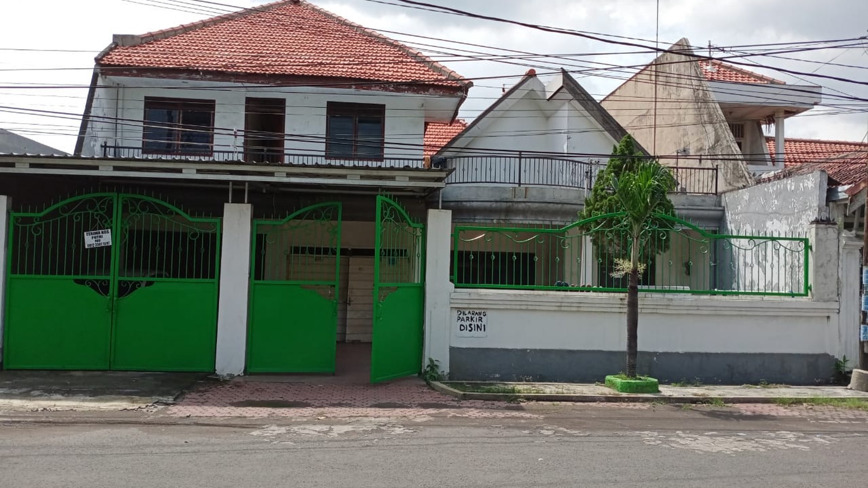 Dijual Rumah + Usaha Kos di Ketintang Madya - Gayungan - Surabaya Selatan - Row Jalan LUAS