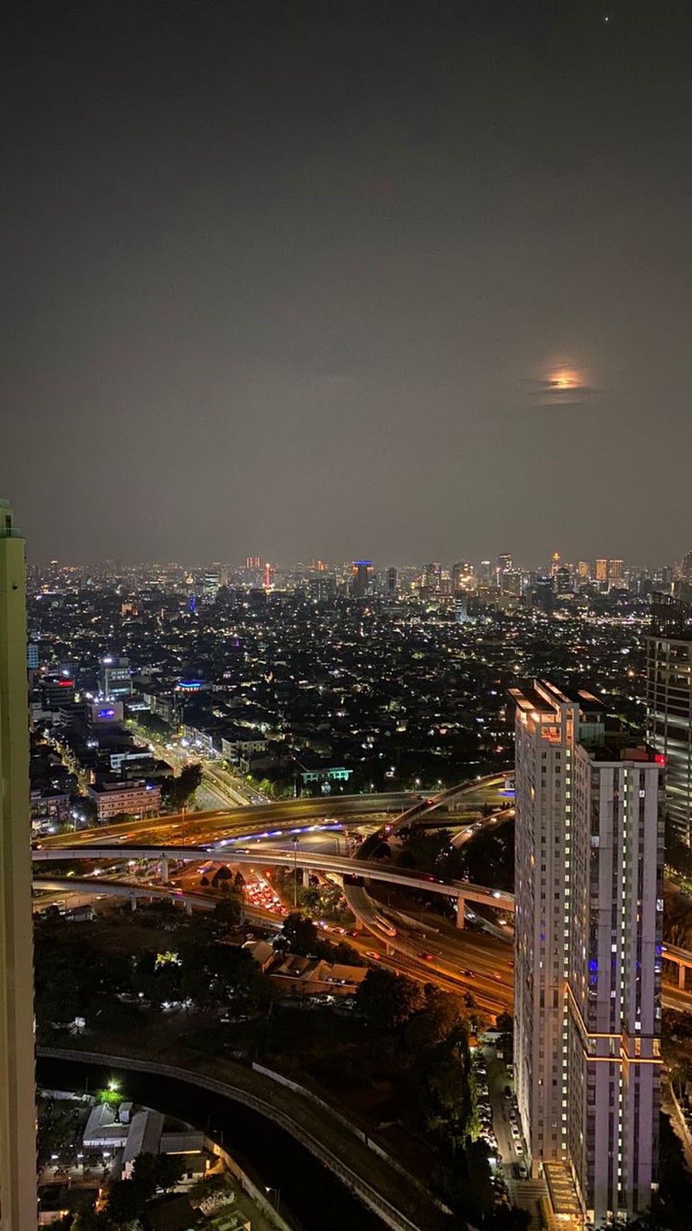 Disewakan murah apartemen Taman anggrek residence jakarta barat