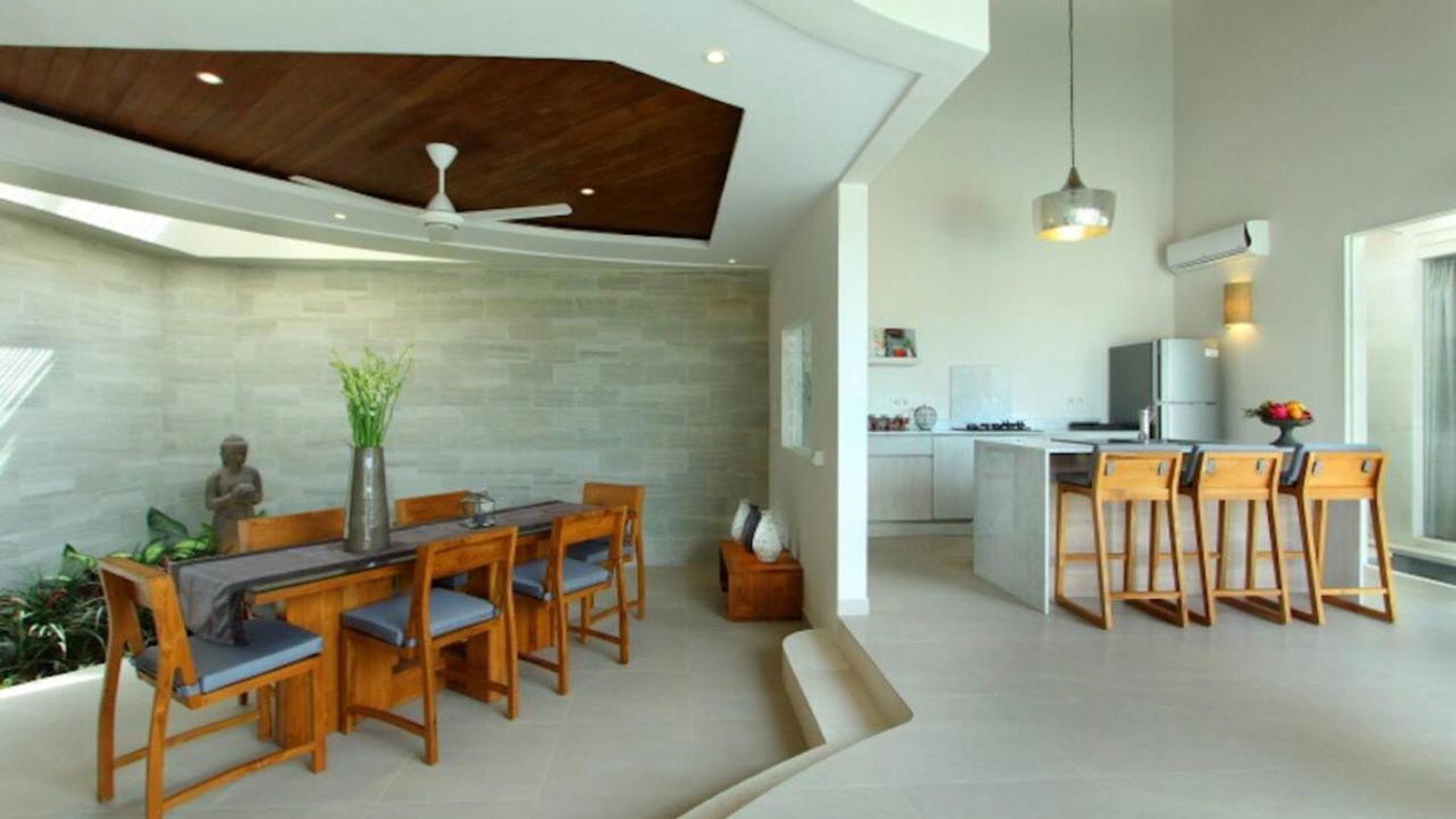 Leasehold - Beautiful Tropical 3 Bedroom Villa in the Heart of Seminyak