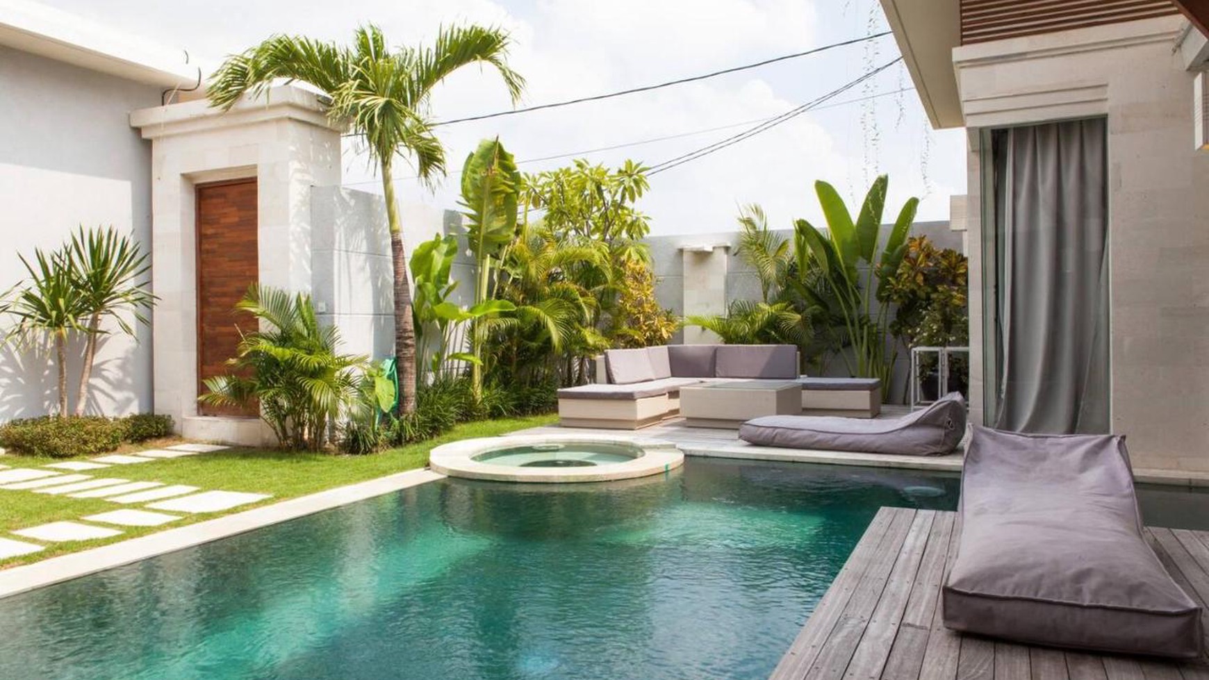 Leasehold - Beautiful Tropical 3 Bedroom Villa in the Heart of Seminyak