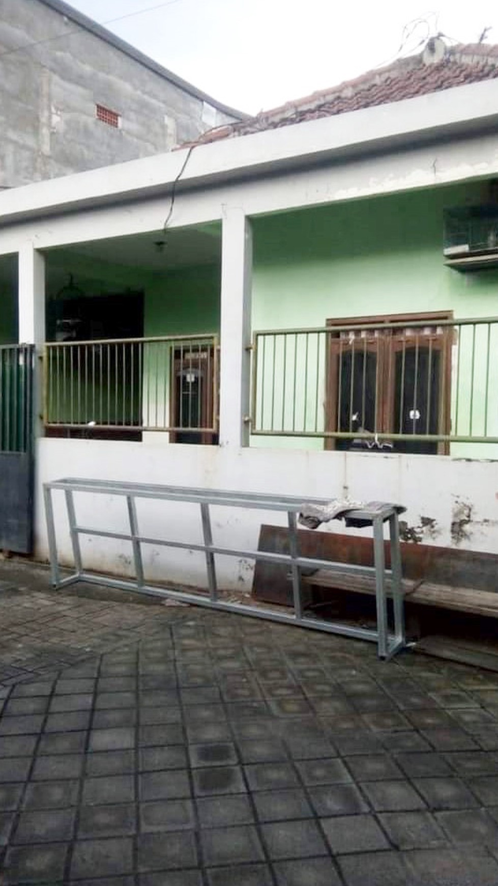 Rumah di Ketintang Timur PTT Surabaya Selatan, bisa buat rumah tinggal/Kos2an, ada 14 Kamar Tidur, Aktif 