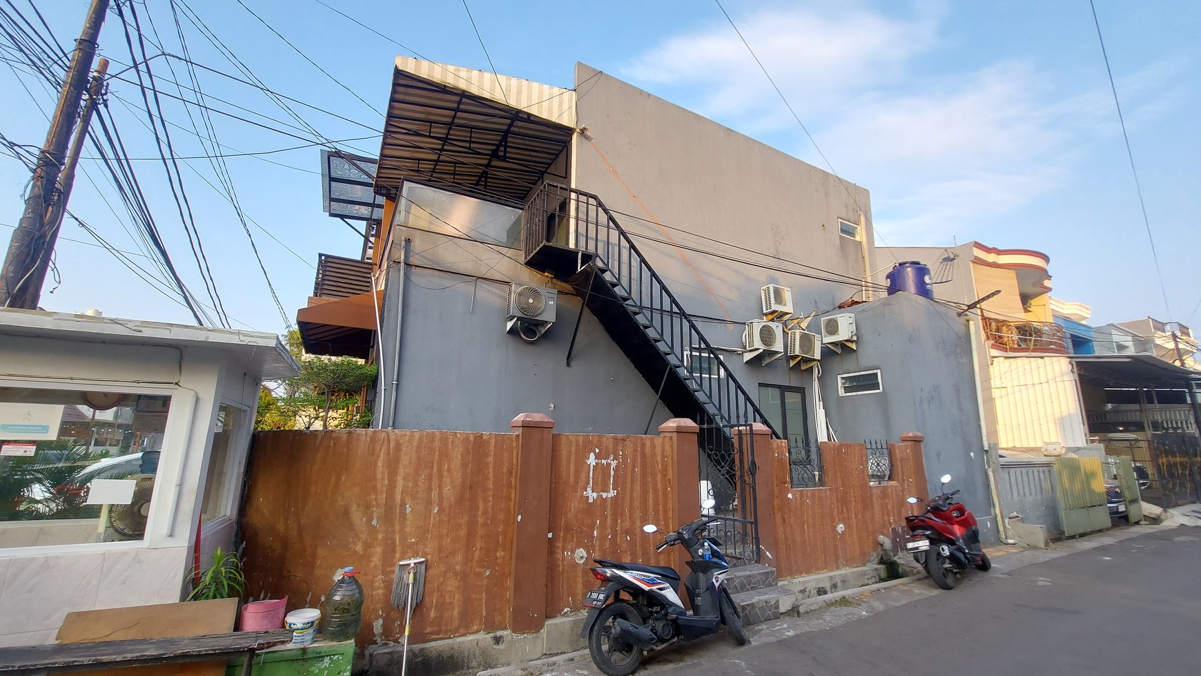 Rumah hoek cocok usaha jalan besar di Kelapa Molek Raya Kelapa Gading